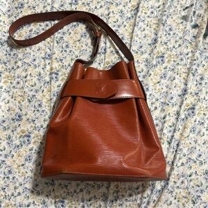 Louie Vuitton Elegant Brown Epi Leather Bucket Bag